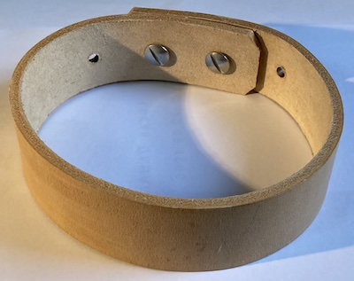 image-COLLIER-CUIR-Brebis-Chevre-larg-4cm-Vis-inox-Ecrous-frein