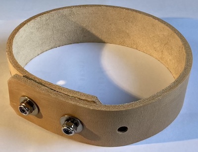 image-COLLIER-CUIR-Brebis-Chevre-larg-4cm-Vis-inox-Ecrous-frein1